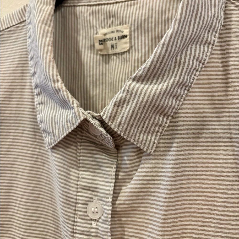 Bridge & Burn Women's Gray Striped Button Down Shirt